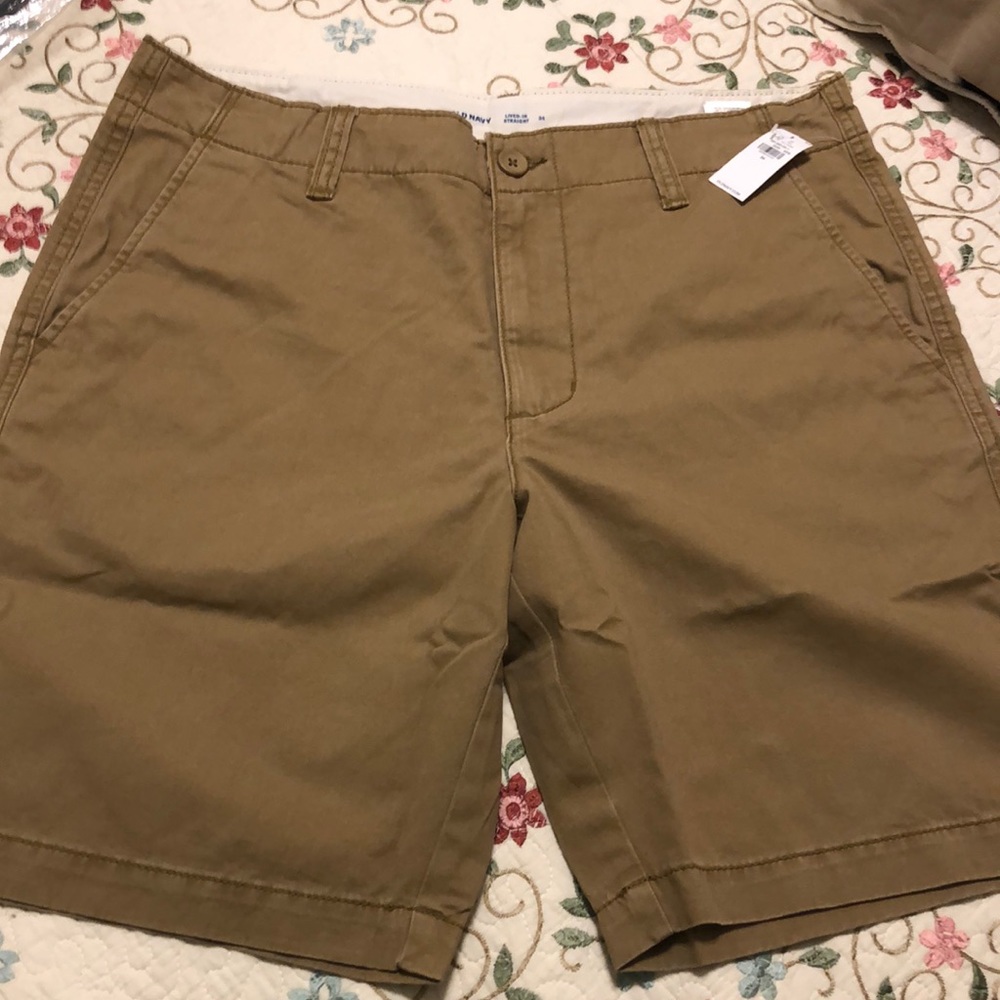Men’s old navy shorts khaki color